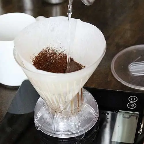 Imagem de café sendo feito pelo sistema Clever